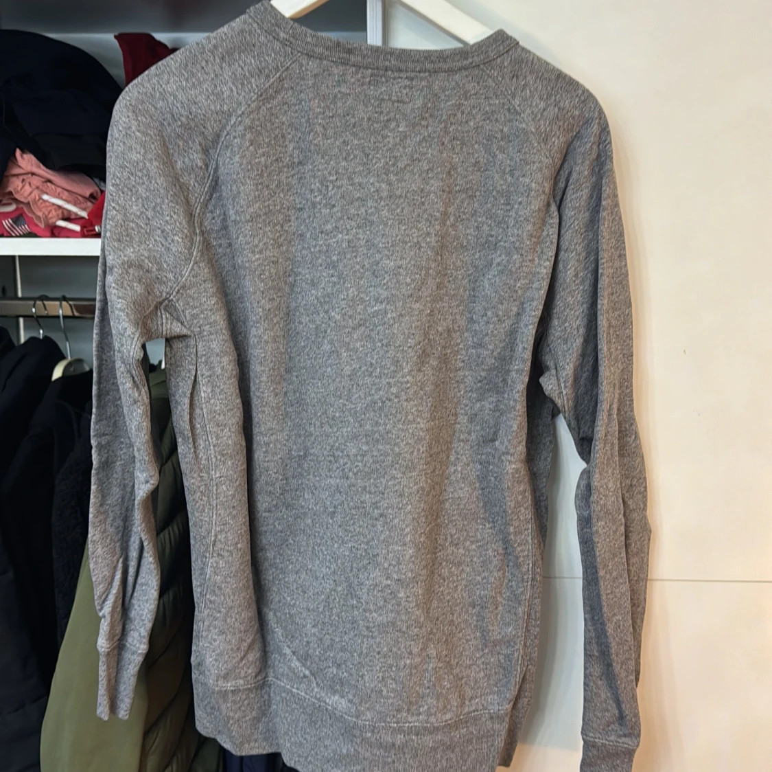 Grå sweatshirt från Levi's - 1