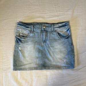 Jeanskjol  - Midjemått: 36cm 💖