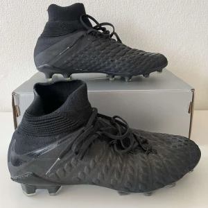 Nike hypervenom Phantom DF FG Fotbollsskor - Nike hypervenom fotbollsskor, säljer dessa mycket exclusiva och sällsynta skorna. Skriv gärna vid mer info! 