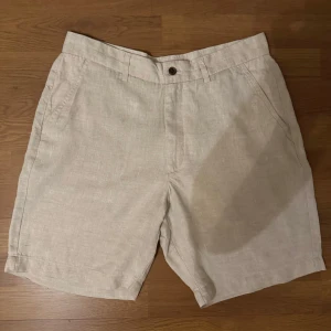 Zara shorts - Helt nya Zara shorts andvända MAX 2 gånger. Storlek M