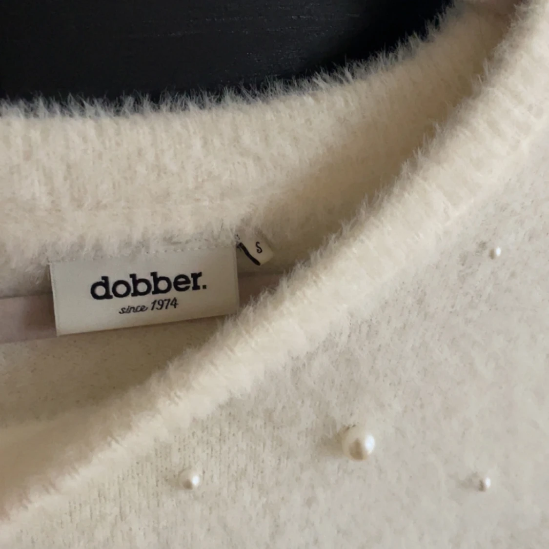 Vit tröja med pärlor från Dobber - 2