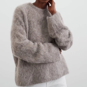 SoftGoat - Intressekoll på denna superfina tröja från SoftGoat i alpacka. Mycket bra skick, nypris 3000 kr!