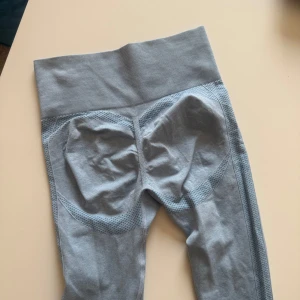 Ljusblå träningsbyxor  - Ljusblå träningsbyxor, knappt använda 