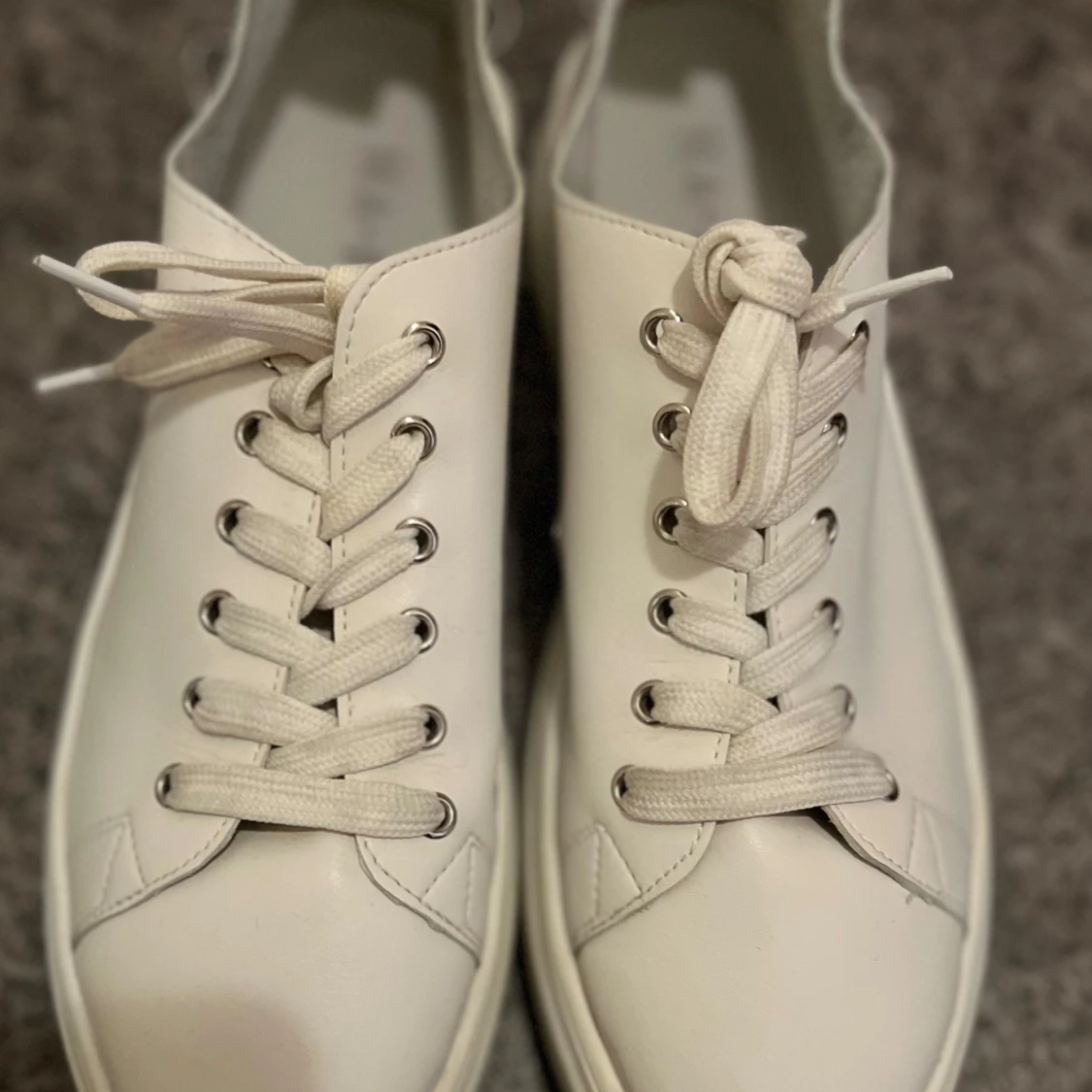 Vita sneakers med snörning - 3