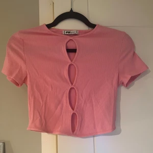 T-shirt  - Croppad rosa topp. Ny aldrig använd