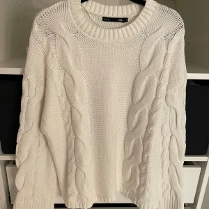 Stickad tröja  - En stickad tröja från lager 157 jättefin men kommer inte till andvändning 