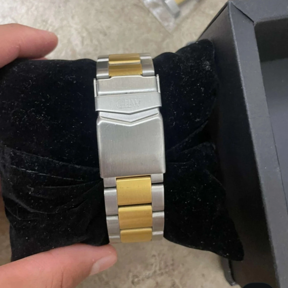 Svart och guld herrklocka från GIW - 1