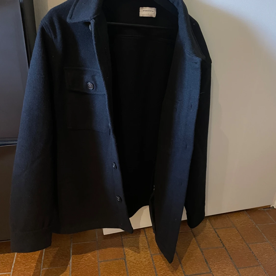 Svart overshirt från Studio total
