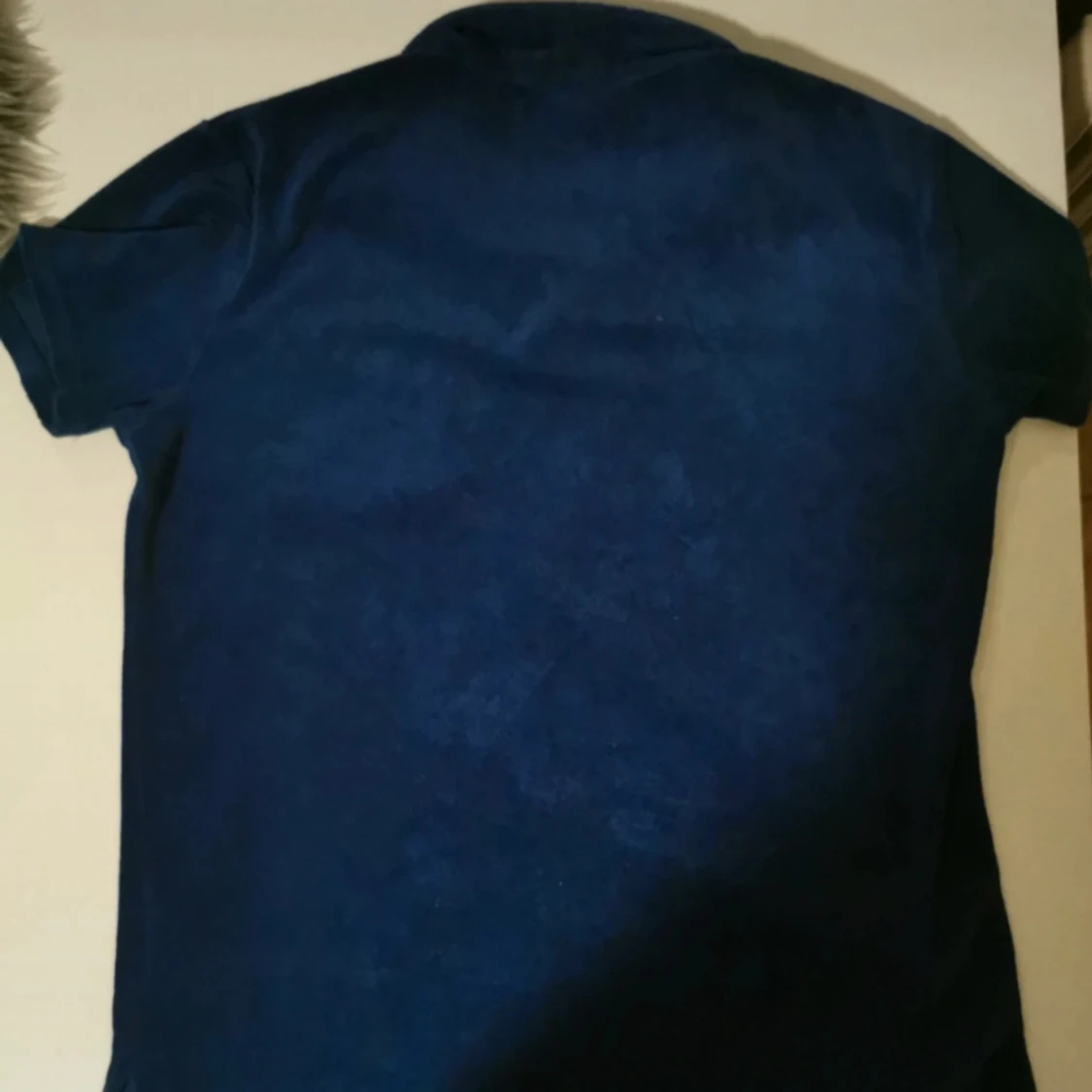 Blå t-shirt med krage från Lindex - 1