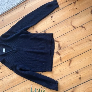 Blå Tröja - Grish blå tröja från grunt