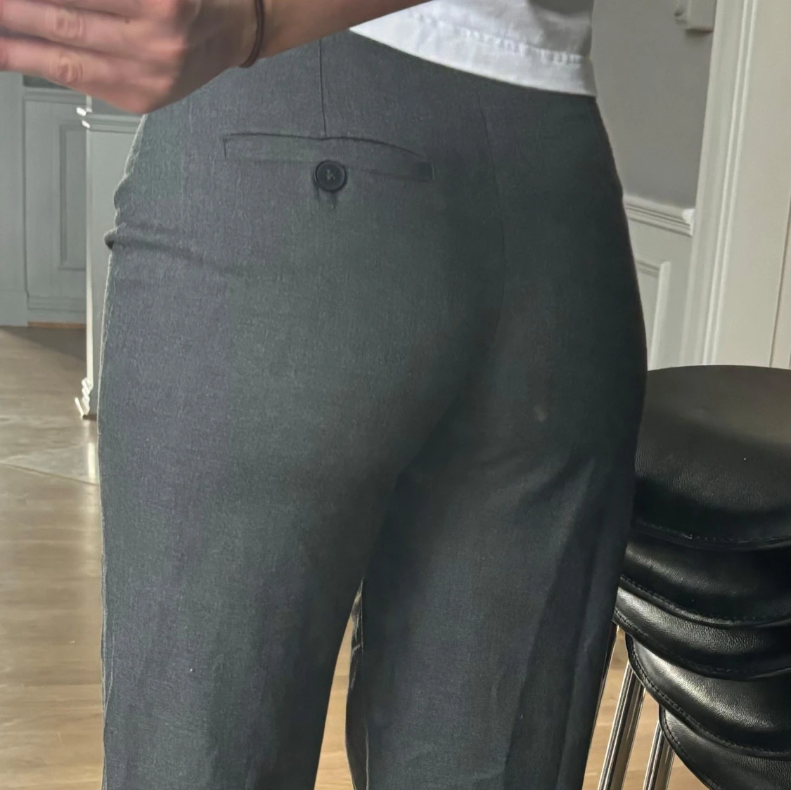 Grå kostymbyxor med vida ben - 1