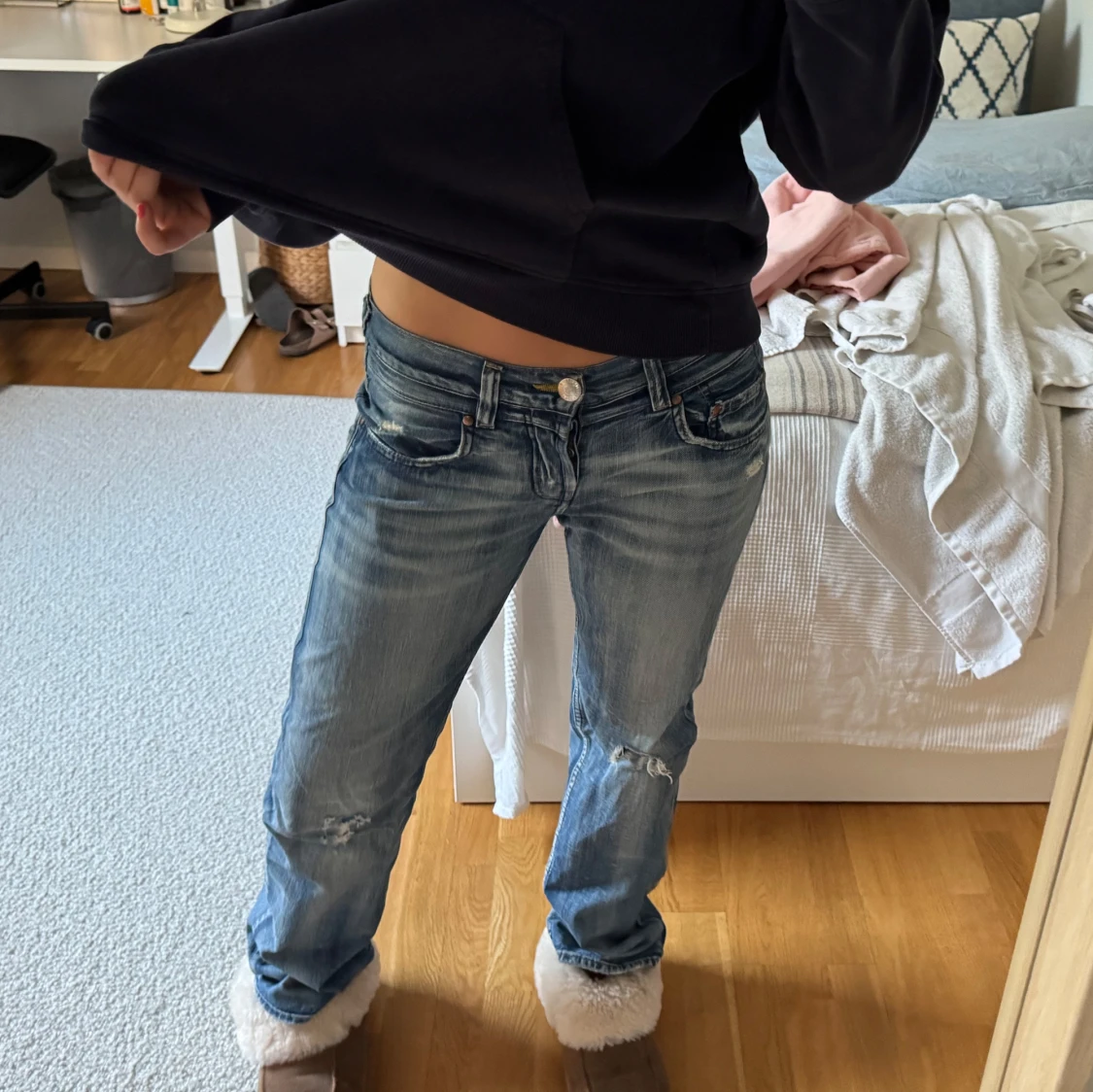 Blå jeans med raka ben💞