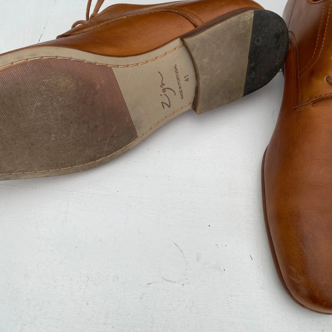 Bruna skinnloafers med snörning - 1