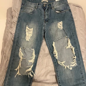 Lågmidjade jeansbyxor  - Perfekta lågmidjade jeansbyxirna. Passar dig med storlek XS/S. Helt nya. 