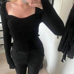 Svart ribbad topp  - Superfin ribbad tröja!!🫶🫶🤍🤍