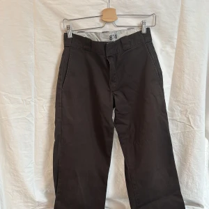 Bruna Dickies 874 byxor 28/30 - Dickies 874 byxor med rak passform 28/30