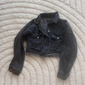 Black cropped jacket - Använt några gånger 