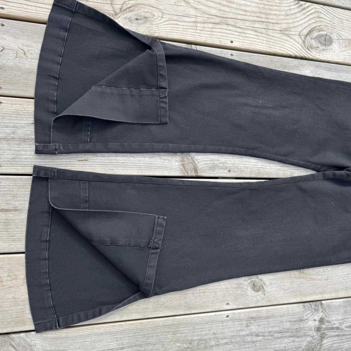 Svarta utsvängda jeans från Jacob Cohen - 2