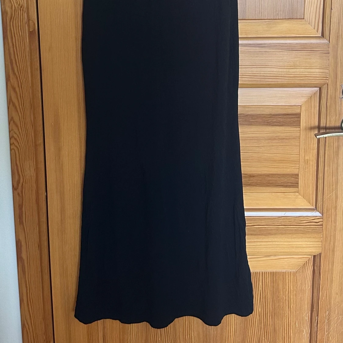 Svart långklänning med kort ärm - 1