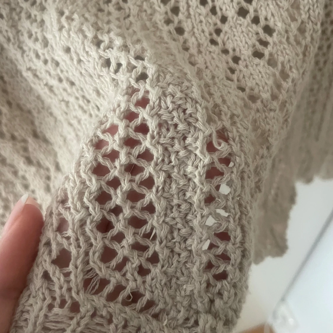 Beige stickad spetsmönstrad tröja från ONLY - 1