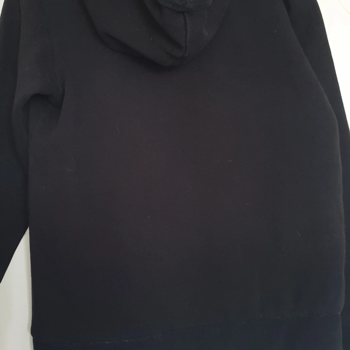 Svart hoodie från Jack & Jones - 1