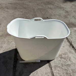Vitt plast badkar  - Använd några få gånger, sedan stått i varmgaraget. Köptes för 699kr. Hämtas utanför Örebro + Betalning sker via Swish på plats! FÖRST TILL KVARN! Finns på flera sidor!
