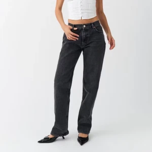 Gina Low Straight Jeans - Ginatricots Low Straight Jeans. Super fina och passar till allt. Kontakta mig gärna för frågor!🤍