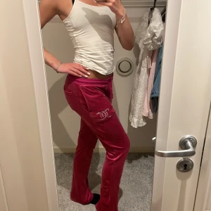 Rosa juicy🩷 - Jättefina, säljer ut!🩷🌸använd få gånger. Jättesköna 🩷🌸💐