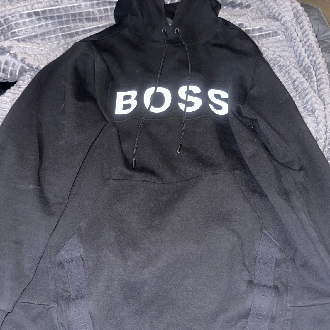 Svart hoodie från BOSS - 1