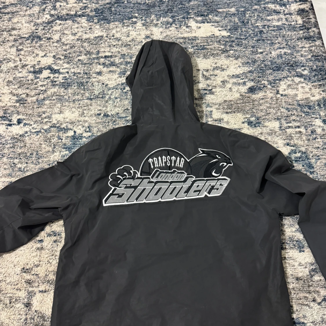 Svart vindjacka från Trapstar London - 1
