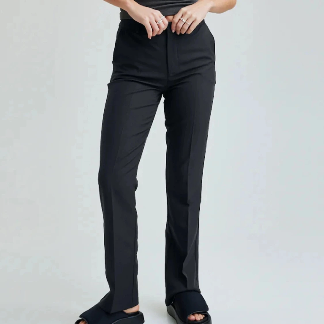 Svarta kostymbyxor bikbok 