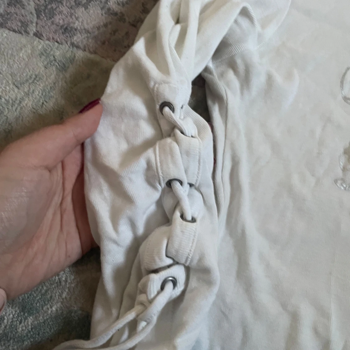 Vit och blå långärmad topp med snörning och tryck - 1