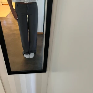 Lågmidjade kostymbyxor - Jätte fina lågmidjade kostymbyxor från Nelly i storlek xs❤️