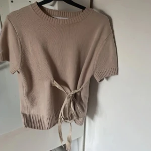 Zara tröja - Jätte snygg Zara tröja med knyte framtill! 💗