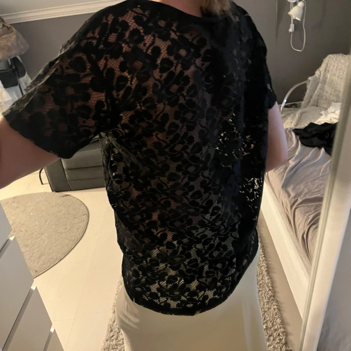 Svart blommig spetsblus - 2