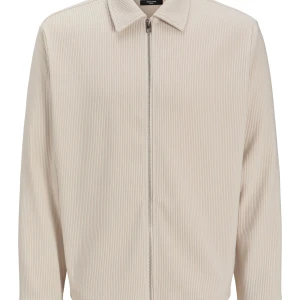 Beige Zip Tröja Premium - Stilren beige zip-tröja Snygg och minimalistisk tröja i beige med dragkedja framtill. Mjuk, ribbad struktur och perfekt till både vardags och lite mer uppklädda tillfällen. Använd ett fåtal gånger – i väldigt fint skick!  Storlek: S