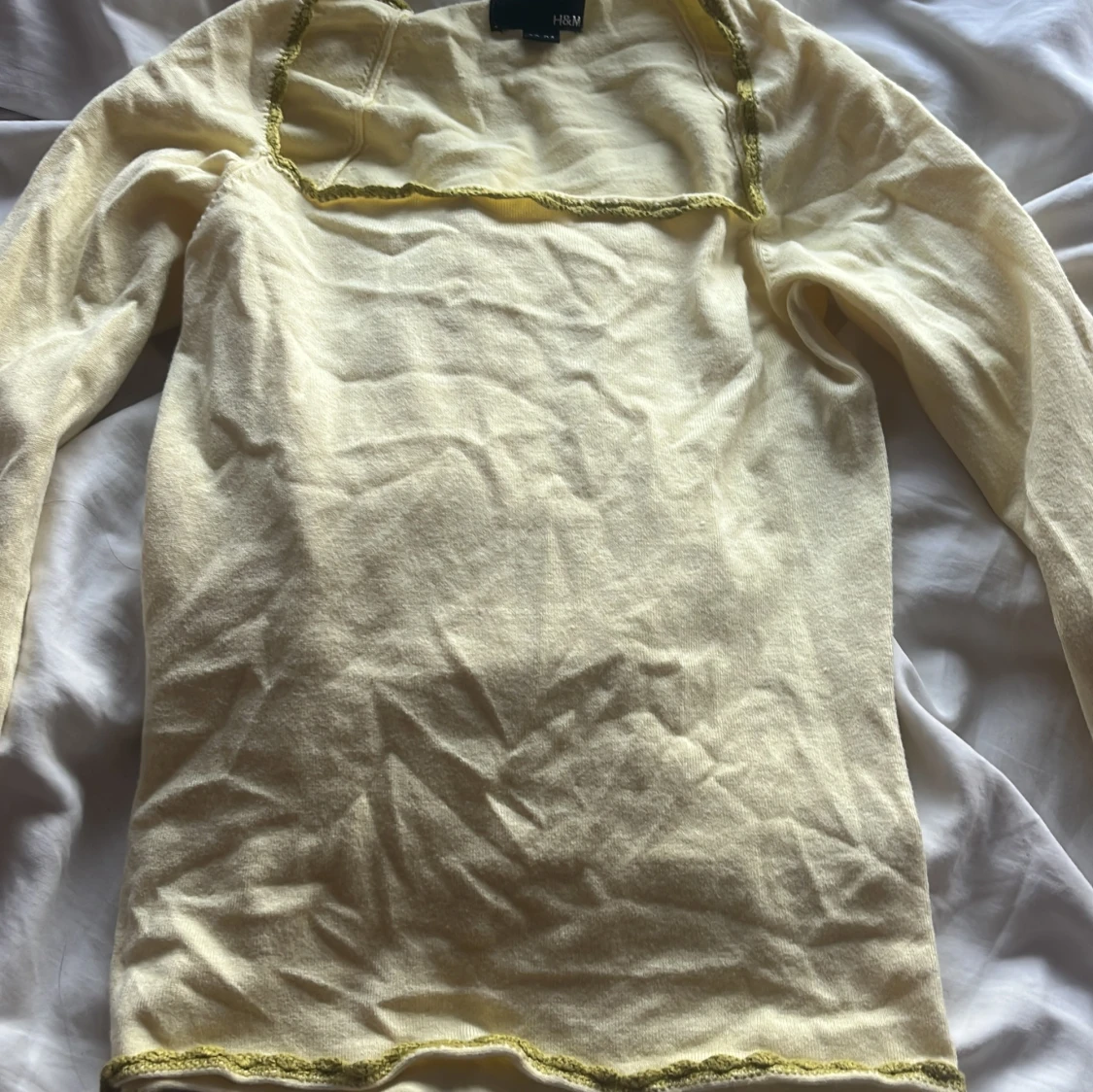 Gul topp med fyrkantig ringning H&M - 1