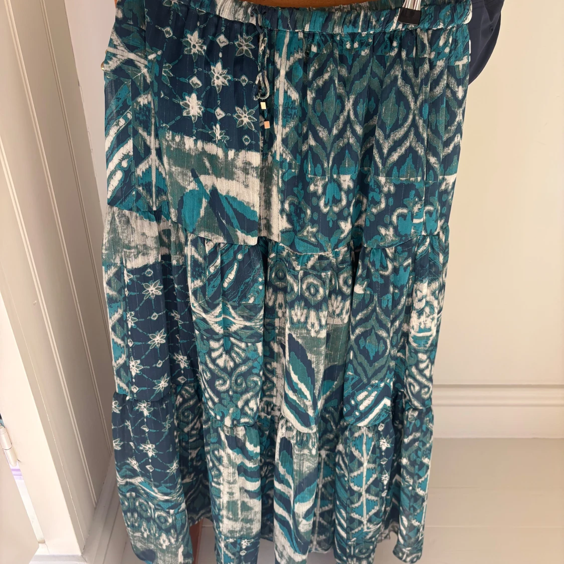 Mönstrad långkjol i blått och grönt - 2