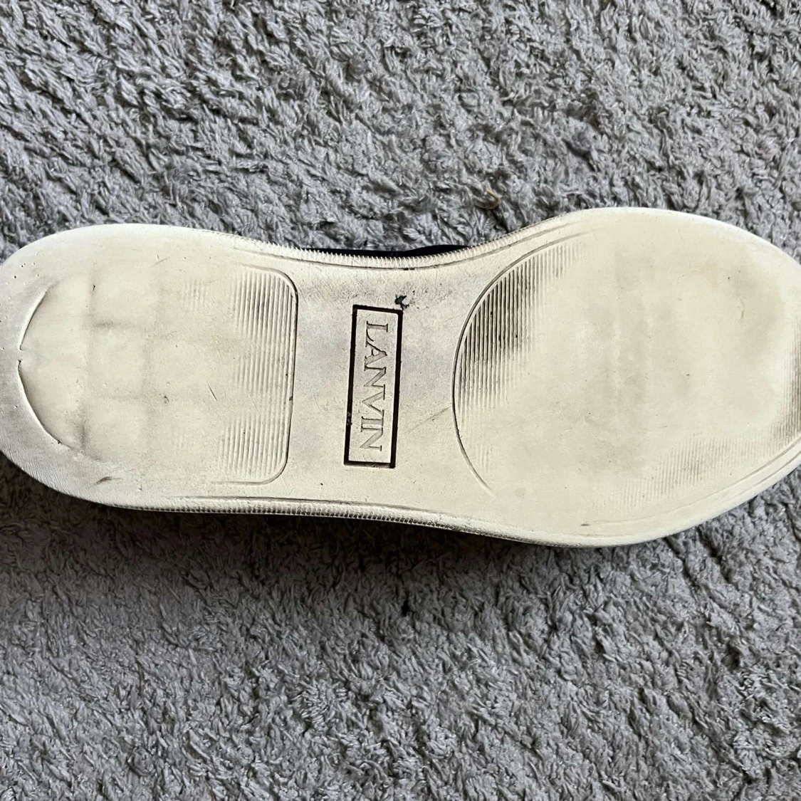 Mörkblåa skor från Lanvin med lackad tå - 1