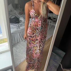Långklänning - Jättefin långklänning som är oanvänd. Storlek xs men passar mig som vanligtvis har M