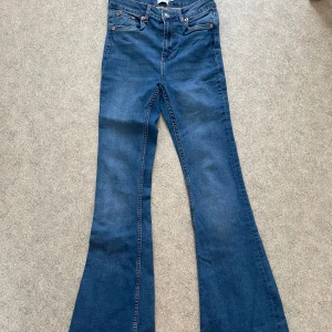 Laget 157 bootcut jeans - Jeans i från lager 157 i modellen  ”Snake flare”.  Använda en gång så i mycket fint skick.  Storlek S 