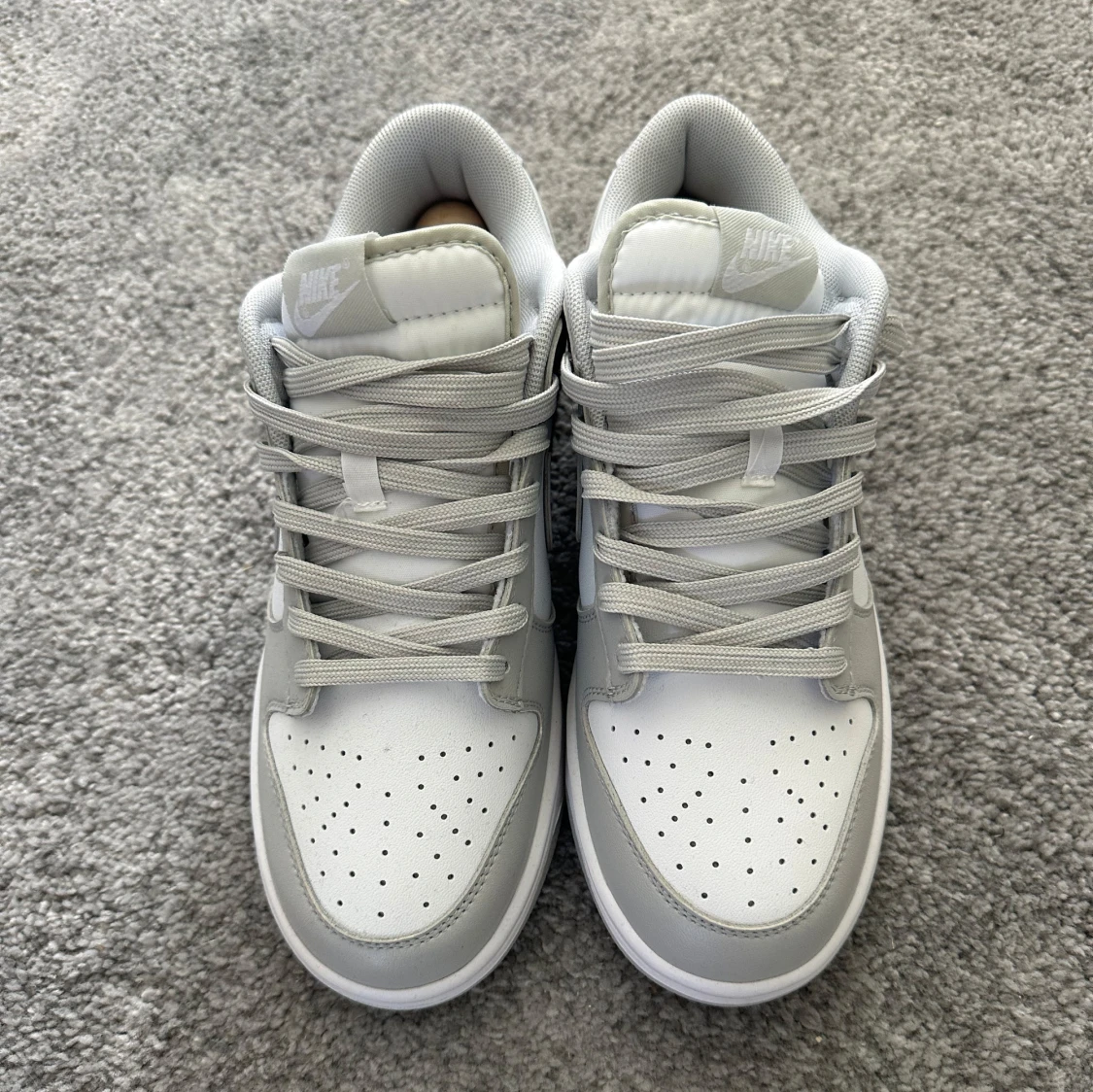 Nike Dunk Low vit/grå sneakers - 1