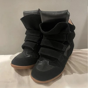 Isabel marant skor - Köpta här storlek 39 passar också 38/40 bra skick🥰