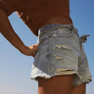 Jeansshorts  -  jeansshorts från Zara köpta på plick, säljer då dom tyvärr inte passade mig. 