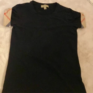 Svart Burberry t-shirt XS - Svart t-shirt från Burberry 