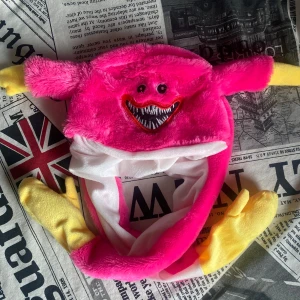 Kissy missy plyschmössa - Använd runt 3 gånger. i bra skick!! köpt för 260kr 