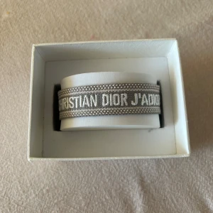 Christian Dior Armband  - Christian dior armband, helt nytt. Perfekt nu till sommaren 💫