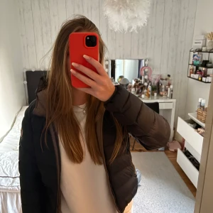 Colmar jacka - Superfin colmar jacka i superbra skick, storlek L men passar S/M💕