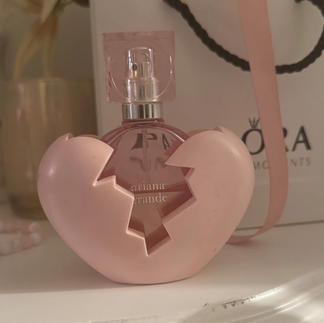 Ariana Grande parfym rosa hjärta