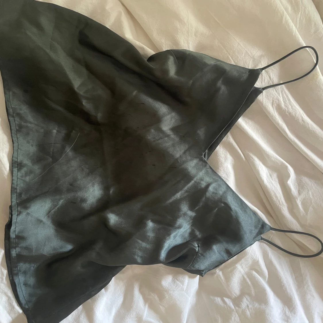 Svart satin linnetopp med tunna band - 1